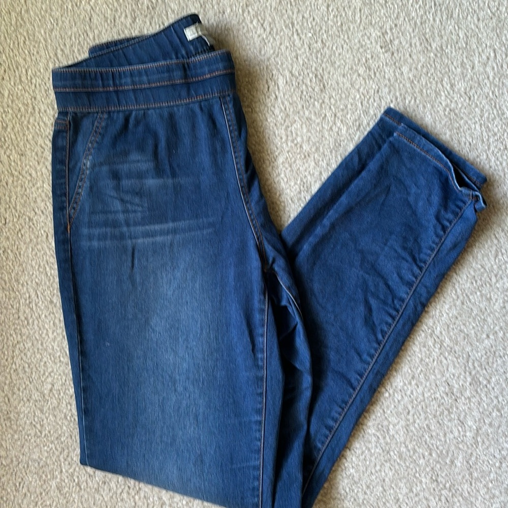 New York & Company pull on straight leg jeans. Size Medium